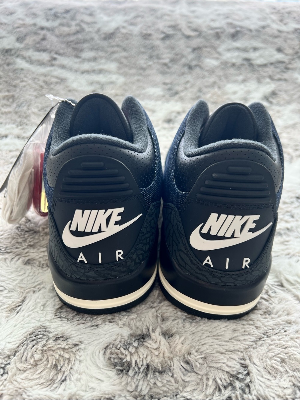 Air Jordan 3 x Levi’s Indigo Denim and Gym Red (IH7959-400) M11.5 - Picture 4 of 9